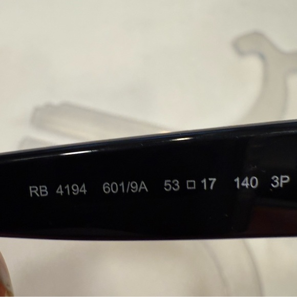 Ray Ban Unisex Sunglasses Polarized RB 4194 601 Black Rim / Green Lenses NWT - Picture 9 of 14